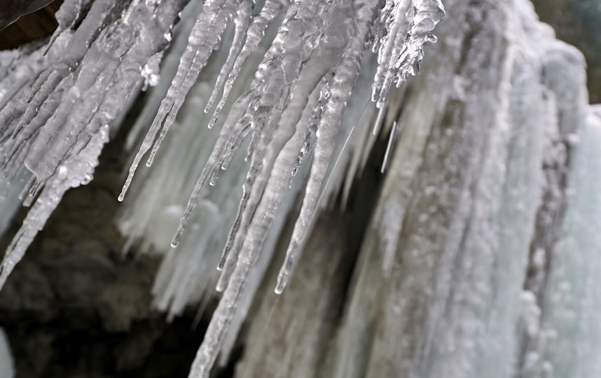 Глыба льда упала на балерину в центре Москвы. Фото Getty