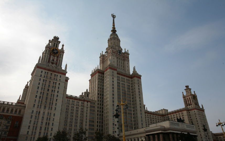 Из-за сообщения о бомбе в Москве эвакуировано здание МГУ