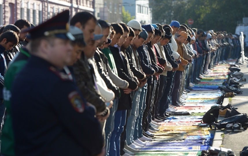 Мусульмане в Москве празднуют Курбан-Байрам. Фото РИА Новости
