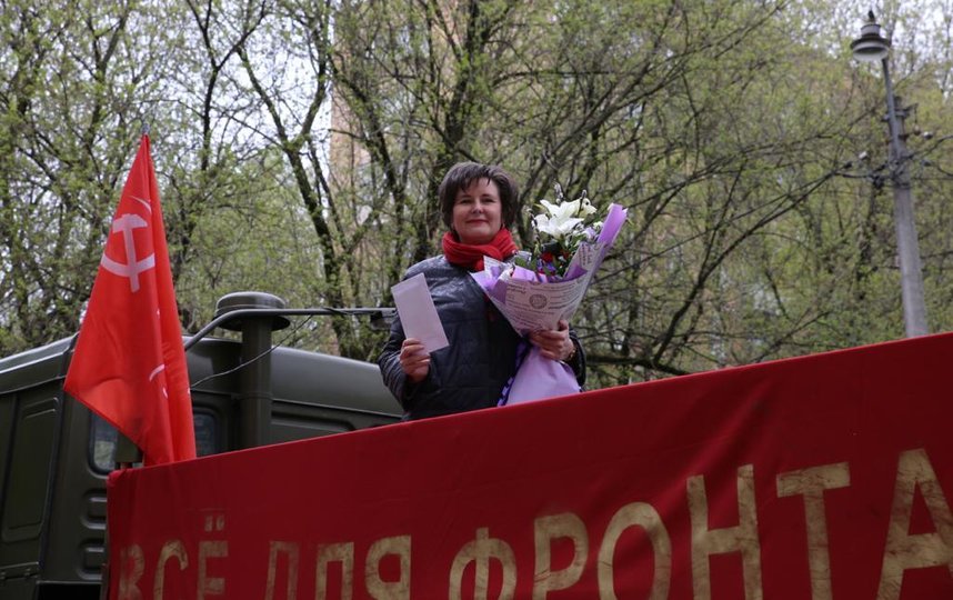Светлана Разворотнева передала московским ветеранам письма от детей