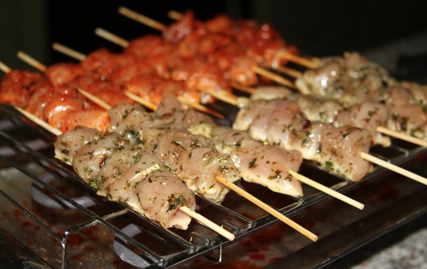 Жарить шашлыки на майские праздники можно, но осторожно. Фото Pixabay