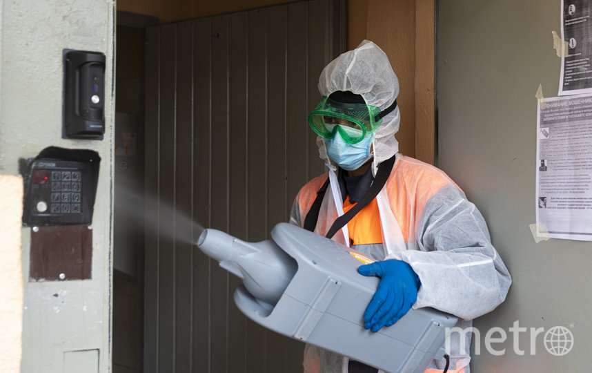 Дезинфекция в подъездах. Фото предоставлено пресс-службой Комплекса городского хозяйства, "Metro"