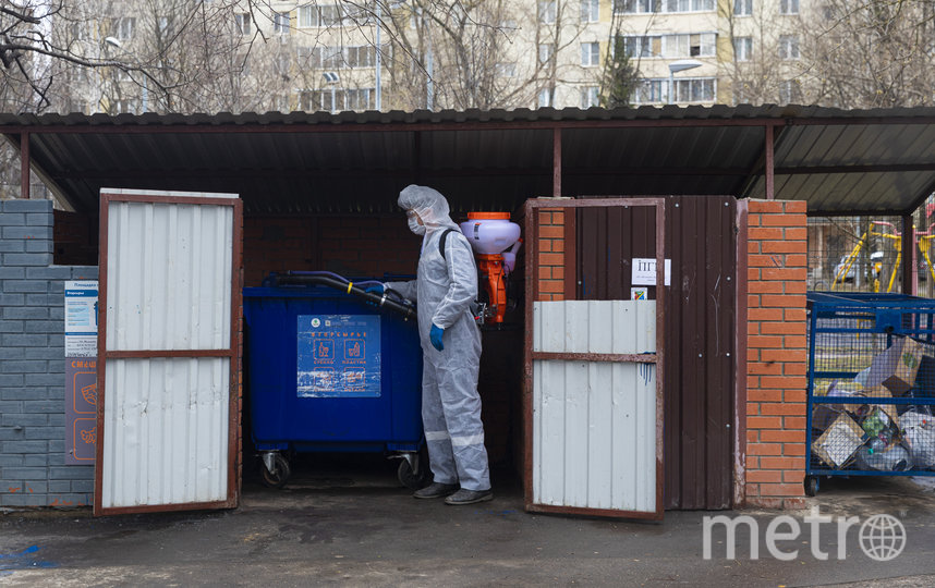 Дезинфекция мусорных баков. Фото предоставлено пресс-службой Комплекса городского хозяйства, "Metro"