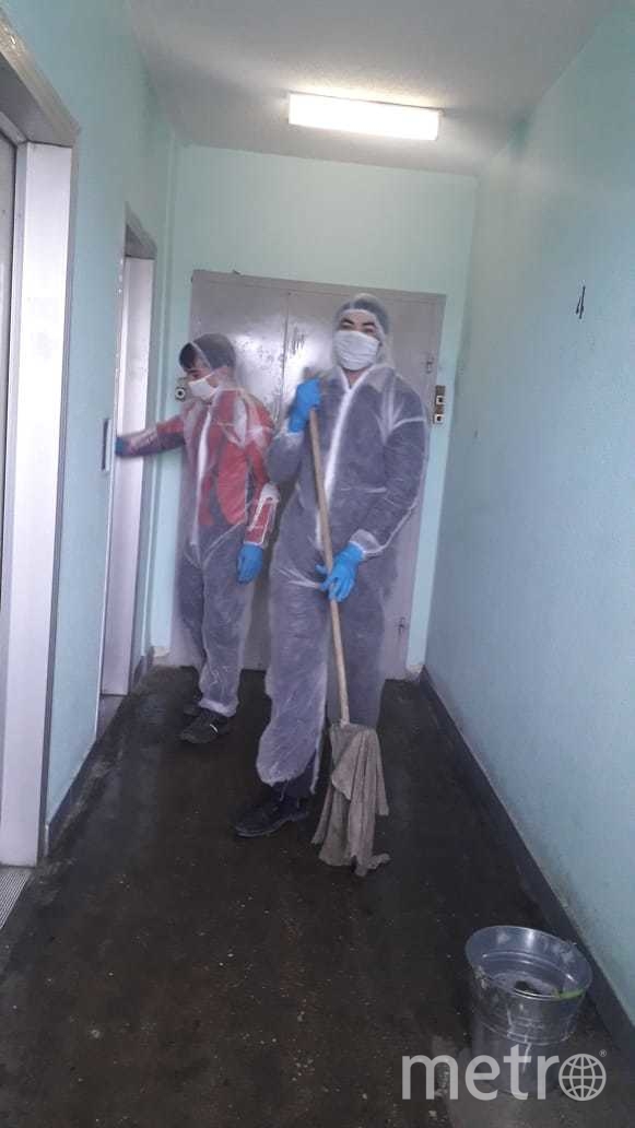 Уборка в подъездах. Фото предоставлено источником, "Metro"