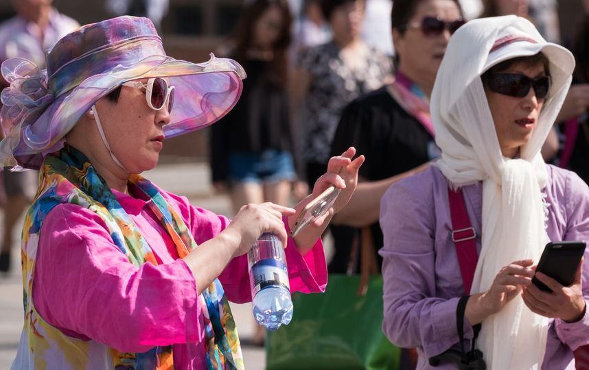 Москвичей в последнюю рабочую неделю весны ждёт жаркая погода. Фото AFP
