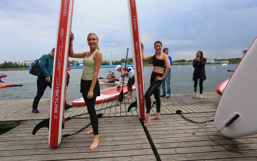 Несмотря на дождик, у всех участниц заезда было превосходное настроение. Фото Василий Кузьмичёнок