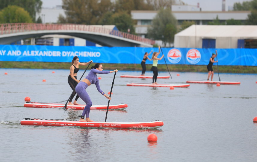 Несмотря на дождик, у всех участниц заезда было превосходное настроение. Фото Василий Кузьмичёнок