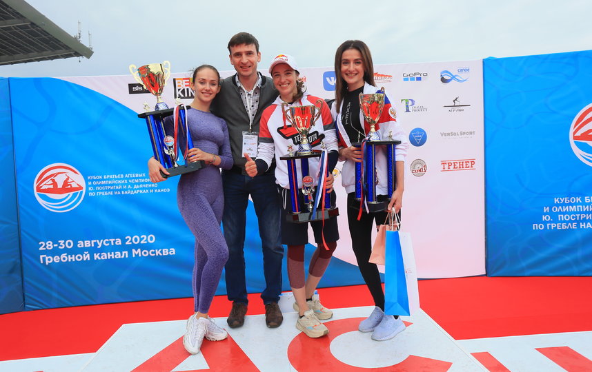 Несмотря на дождик, у всех участниц заезда было превосходное настроение. Фото Василий Кузьмичёнок