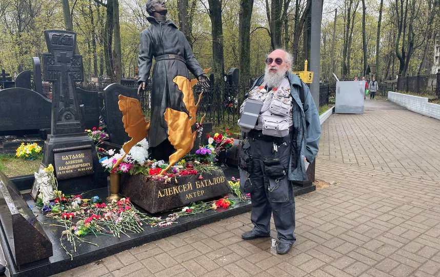 Вассерман провел первую экскурсию в рамках проекта "Исторические прогулки" по воинскому мемориалу