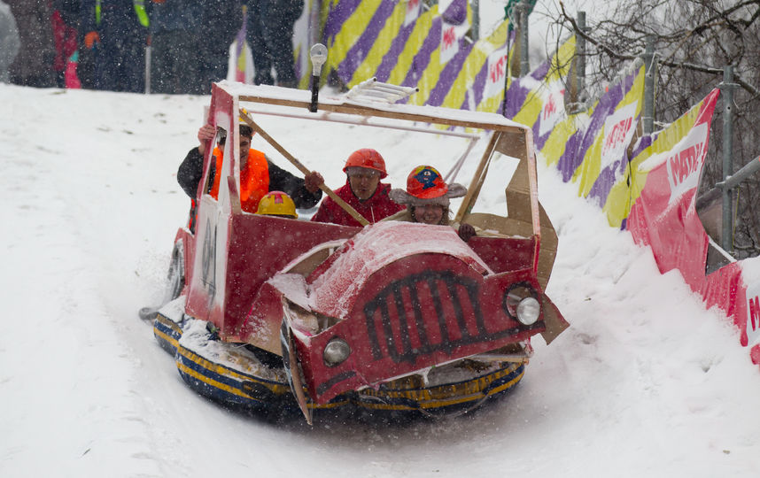 Катание на санях пользуется популярностью у москвчией. Фото Василий Кузьмичёнок