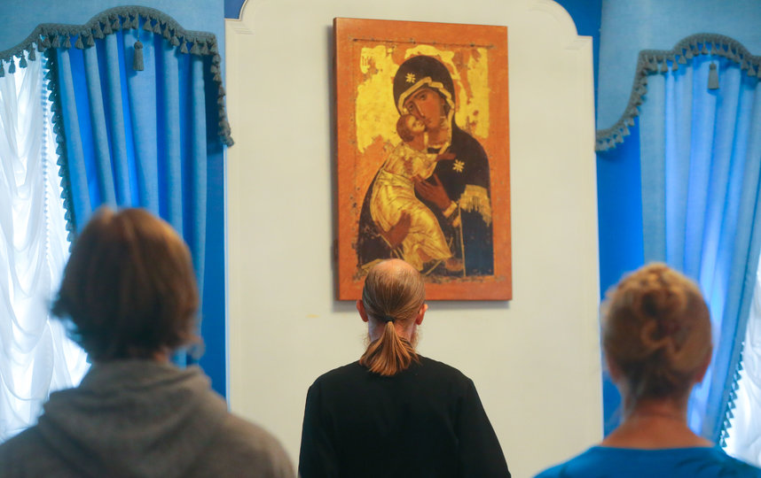 Активисты общества трезвости решили обсудить, как дети и внуки начали учебный год. Фото Василий Кузьмичёнок