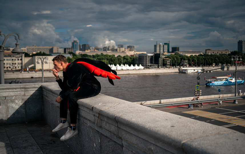 Москвичам не стоит забывать брать зонт. Фото AFP