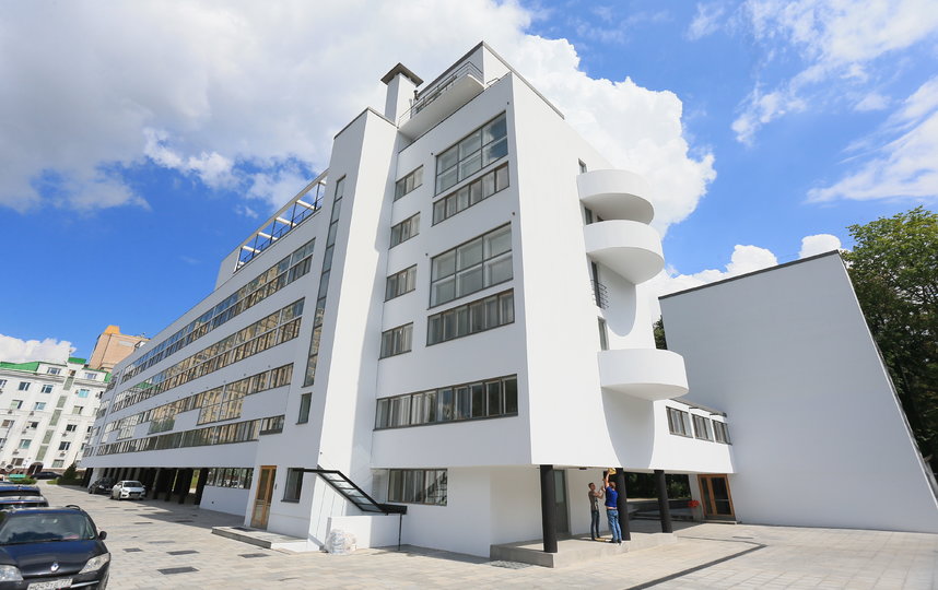 Дом Наркомфина снаружи. Фото Василий Кузьмичёнок