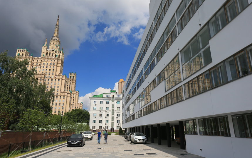 Дом Наркомфина снаружи. Фото Василий Кузьмичёнок