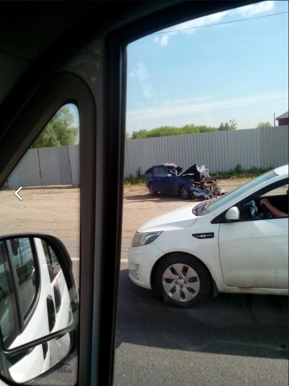 Лобовое столкновение Mercedes и грузовика в Подмосковье: есть погибшие. Фото скриншот vk.com/mskdtp