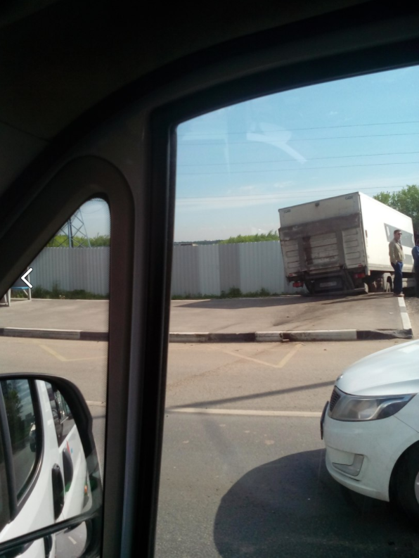 Лобовое столкновение Mercedes и грузовика в Подмосковье: есть погибшие. Фото скриншот vk.com/mskdtp