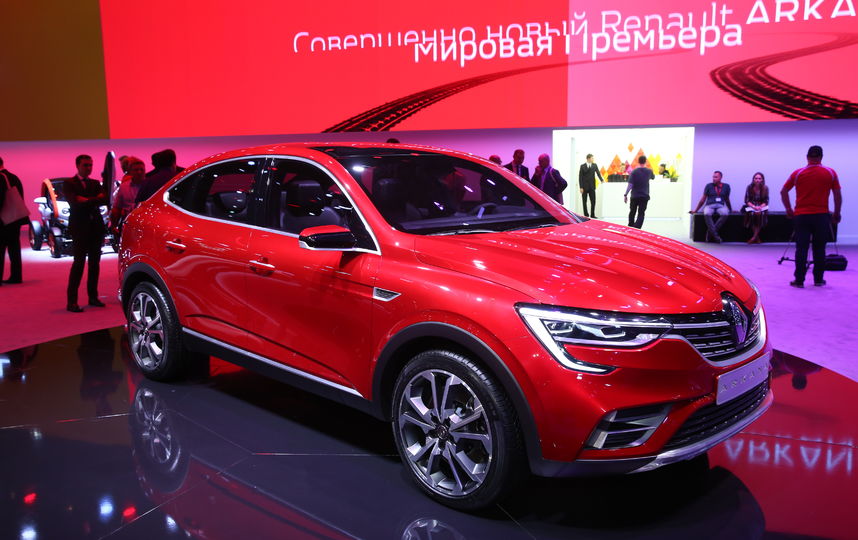 Название новой модели Renault происходит от латинского слова Arcanum - «тайна». Пожалуй, это самая ожидаемая премьера Московского автосалона. Автомобиль – первый в истории французской марки купеобразный кроссовер, многие журналисты сравнили его с BMW X6. Фото Василий Кузьмичёнок