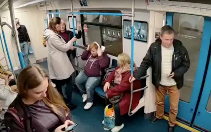 Метрополитен повторил акцию Бэнкси. Фото Скриншот, Скриншот Youtube