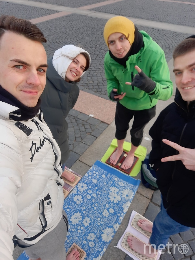 «Стояние на гвоздях – упражнение для укрепления иммунитета и создания хорошего настроения». Филипп Гривский. Фото Марк Мордовцев, "Metro"