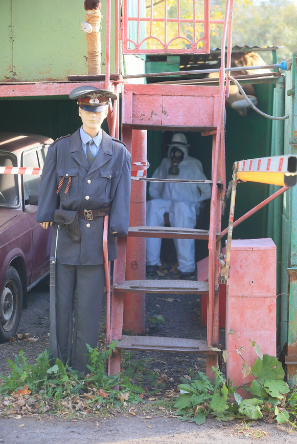 Манекены военных охраняют жителей района Гольяново. Фото Василий Кузьмичёнок