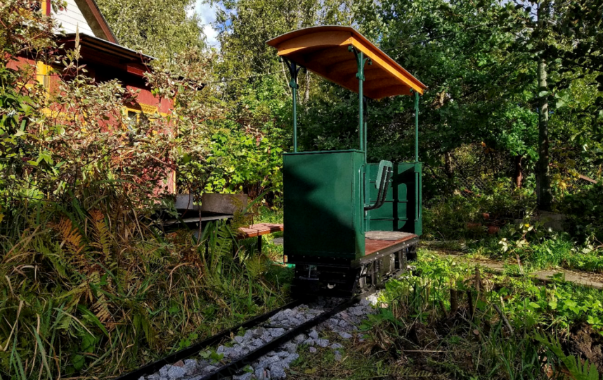 Кататься на трамвайчике приходят не только соседи, но и просто любители техники. Фото Фото из личного архива Владислава Иванова.