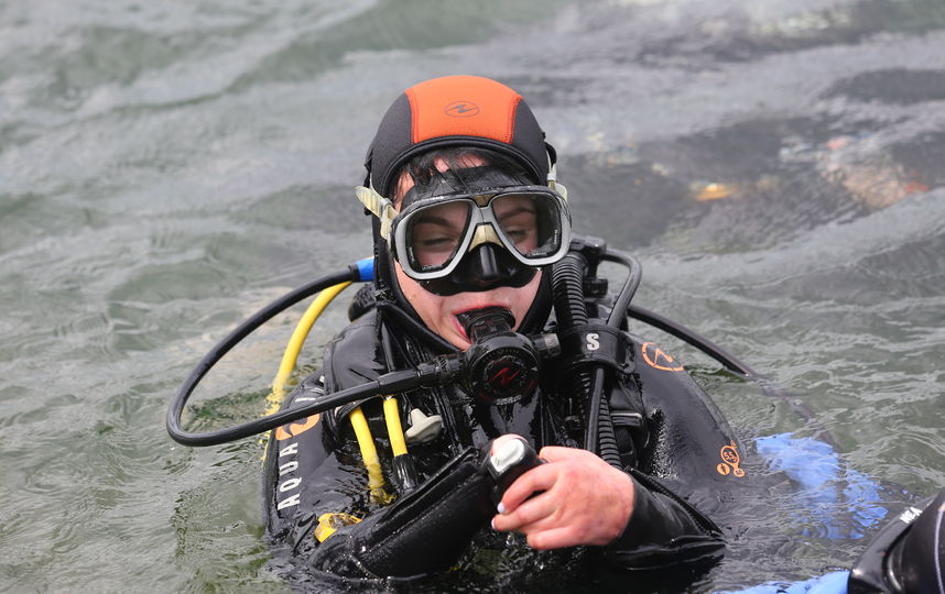 Перед погружениями на открытой воде Маргарита прошла курс из четырёх занятий в бассейне, но всё равно волновалась. Фото Василий Кузьмичёнок