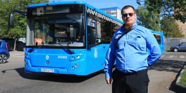 Во время режима самоизоляции Кирилл продолжал возить людей на работу и с работы.