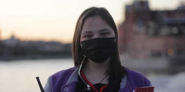 Дарья учится на факультете преподавания в начальных класса, параллельно подрабатывает в кафе и няней.