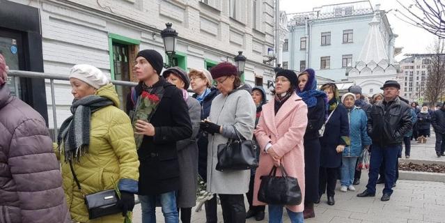 Москва прощается с Николаем Караченцовым.
