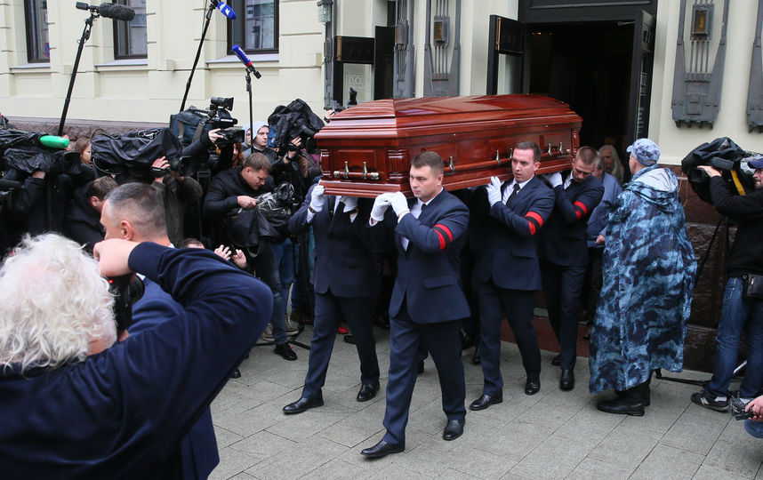 В театре "Ленком" прошла церемония прощания с его художественным руководителем. Фото Василий Кузьмичёнок