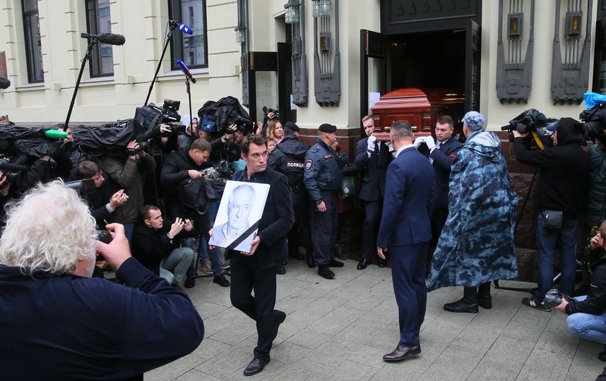 В театре "Ленком" прошла церемония прощания с его художественным руководителем. Фото Василий Кузьмичёнок