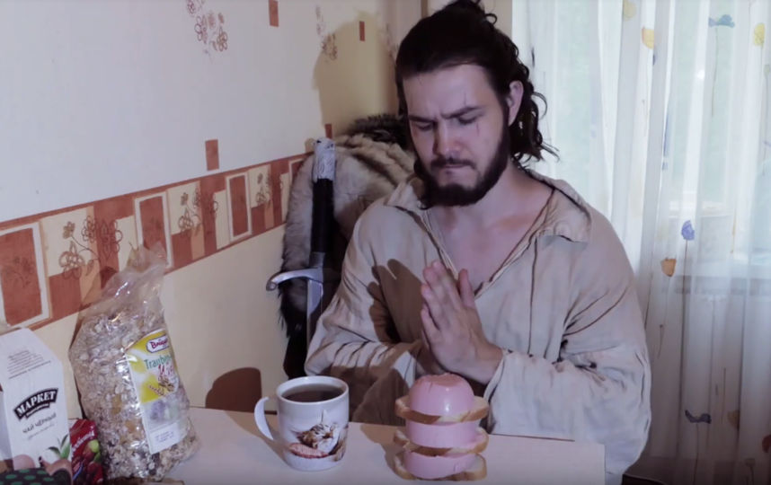 Михаил провёл день в образе Джона Сноу. Фото скриншот Muraki Geek Show, Скриншот Youtube