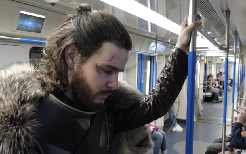 Михаил провёл день в образе Джона Сноу. Фото скриншот Muraki Geek Show, Скриншот Youtube