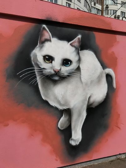 Художник Саша "Знак" решил порадовать жителей Тропарёво-Никулино и "забомбил" трансформаторную будку на улице Академика Анохина котиками. Фото Саша "Знак"