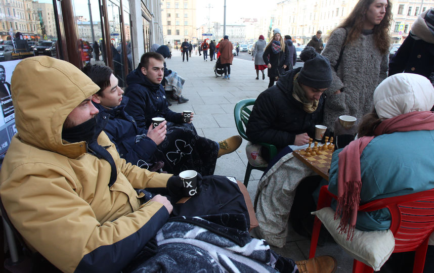 Очередь за iPhone Х на Тверской. Фото Василий Кузьмичёнок