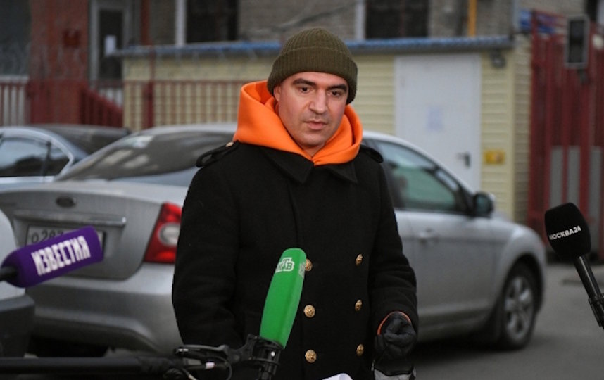 Москвич, задержанный на Патриарших прудах при прогулке с собакой, оштрафован