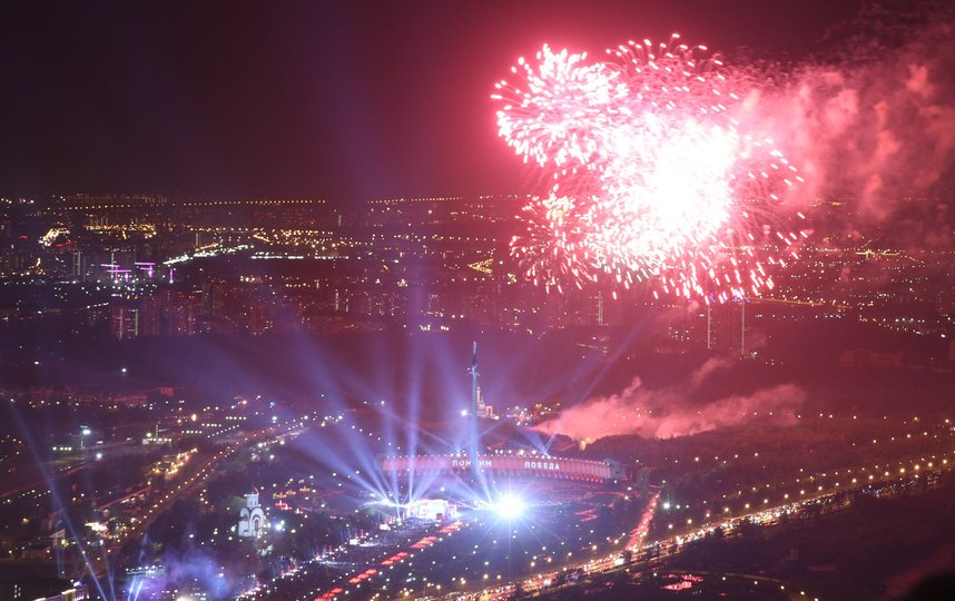 Салют состоится, несмотря на отмену парада. Фото Агентство "Москва"