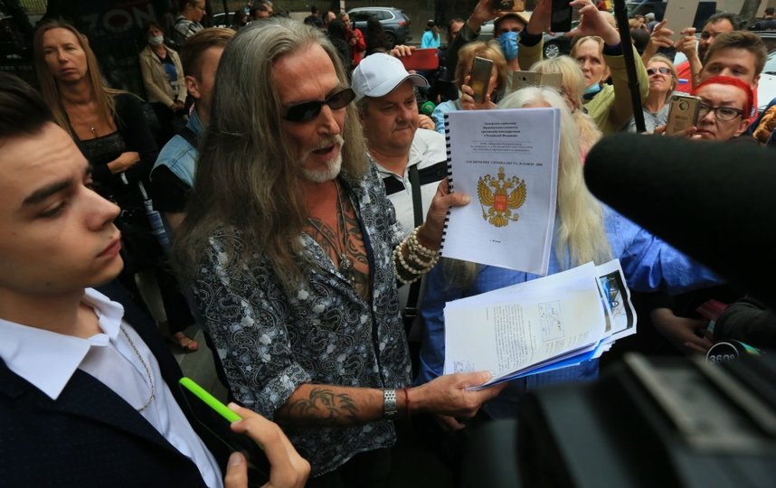 События возле здания суда. Фото Василий Кузьмичёнок