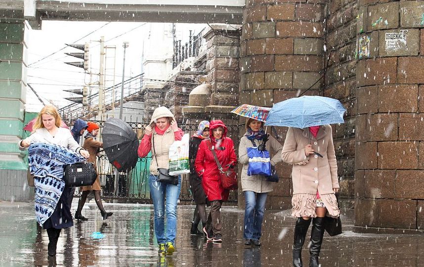 погодные условия. завтра дождь ожидается в москве. завтра дождь ожидается в москве. дождь на улице. завтра дождь ожидается в москве.