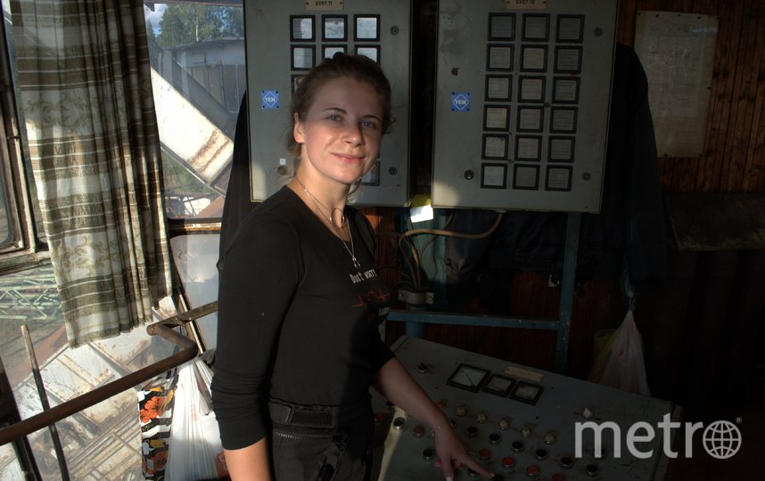Охранник показал нам пульт управления экскаватором-гигантом. Фото Иван Тереховский, "Metro"