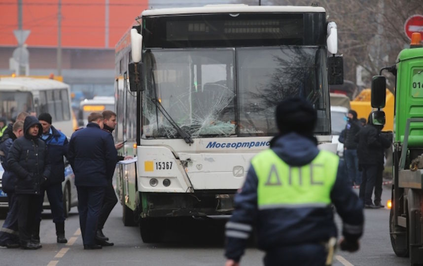 ДТП с автобусом на "Сходненской" 29 декабря 2017 года. Фото РИА Новости