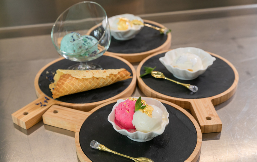 Мороженое из золота создали на ВДНХ. Фото пресс-служба