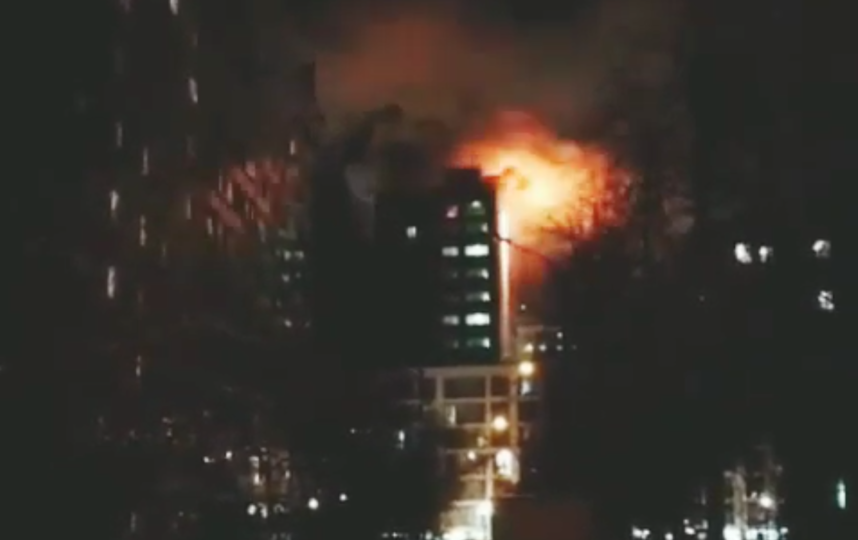 Момент взрыва газовых баллонов во время пожара в подмосковной Балашихе попал на видео