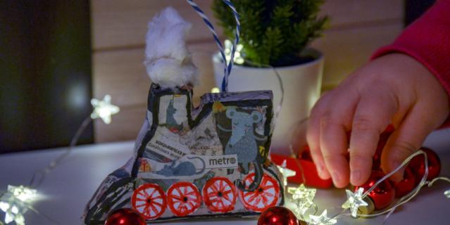 Валентина Копытина и её дочка сделали вот такой паровозик папье-маше.