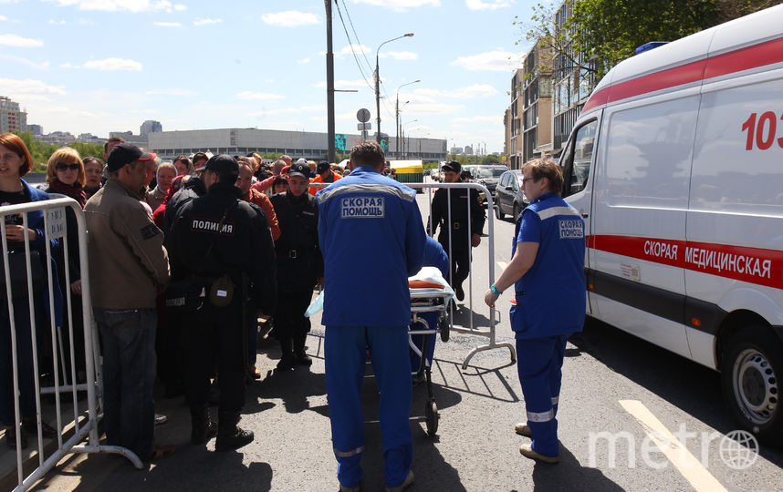 Москвичи часами стоят в очереди к мощам Николая Чудотворца. Фото Василий Кузьмичёнок., "Metro"