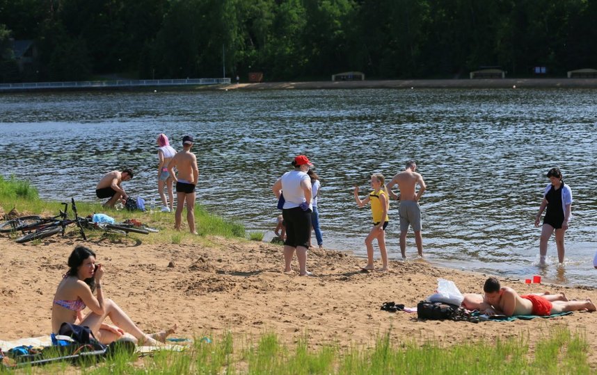 Открытие пляжного сезона в Подмосковье. Фото Василий Кузьмичёнок