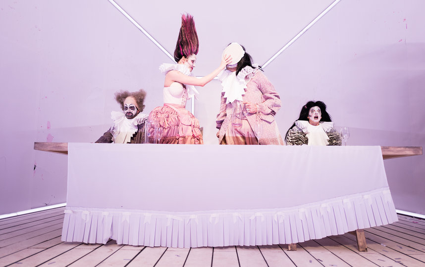 Сцена из "Тартюфа", который Театр на Таганке тоже будет транслировать онлайн. Фото предоставлено пресс-службой театра