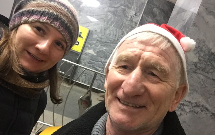 Каждое утро подымаясь в город на м.Маяковская я жду встречи (взгляда) с Эльфом по имени Альберт Кадимович! этот замечательный человек каждое утро дарит мне улыбку и позитивное настроение! Люди невольно улыбаются в ответ и мир становится чуточку добрее! побольше бы нам по пути встречалось таких Эльфов. Фото Елена Рапохина