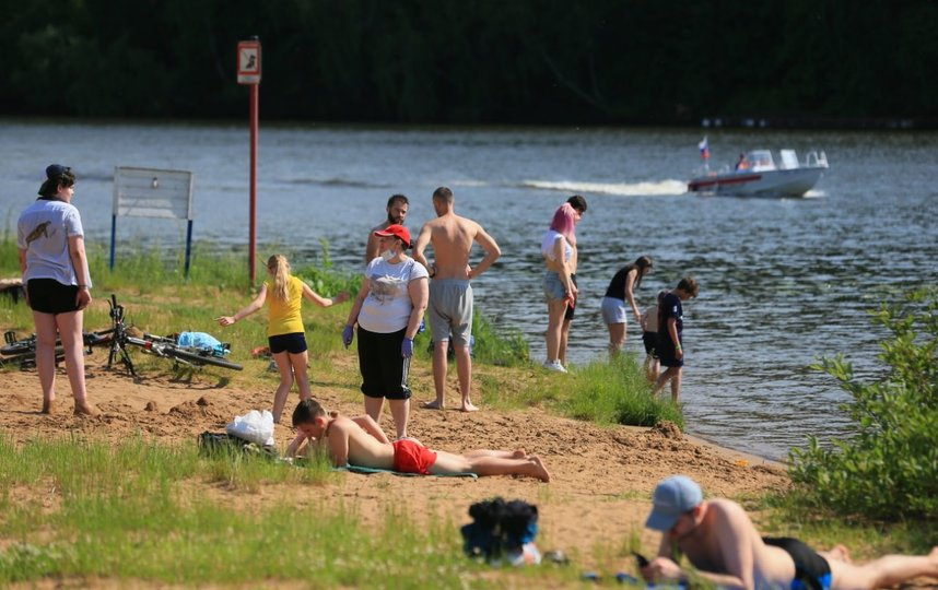 Открытие пляжного сезона в Подмосковье. Фото Василий Кузьмичёнок