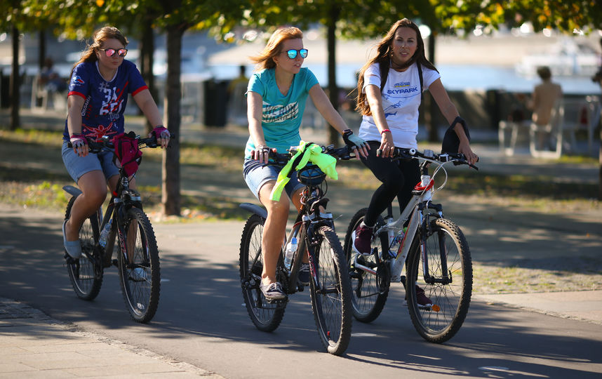 Москвичи радуются летней погоде осенью. Фото Василий Кузьмичёнок